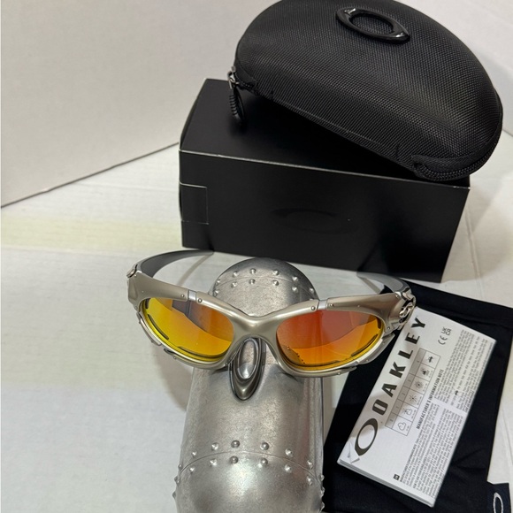 Vintage Y2K Oakley Plate Silver Frame/Icon Polarized Fire Lenses Y2K GorpCore - Picture 3 of 5